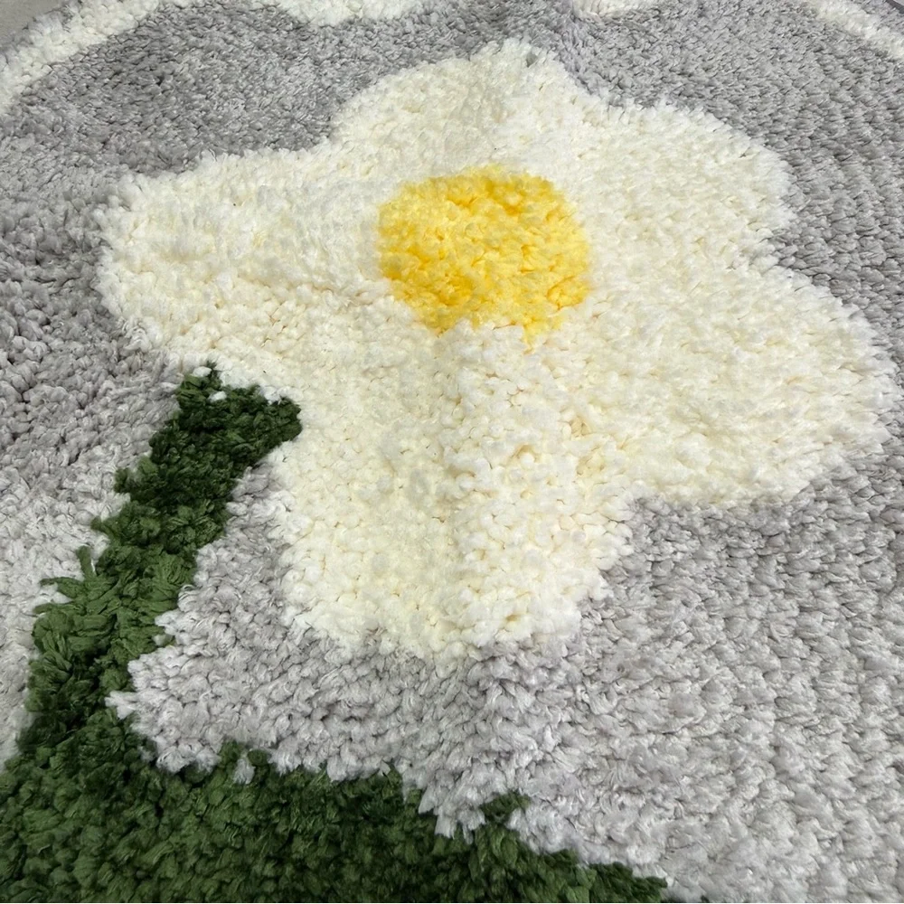 Gray Floral Shag Bath Mat with White & Yellow Flower - NWT